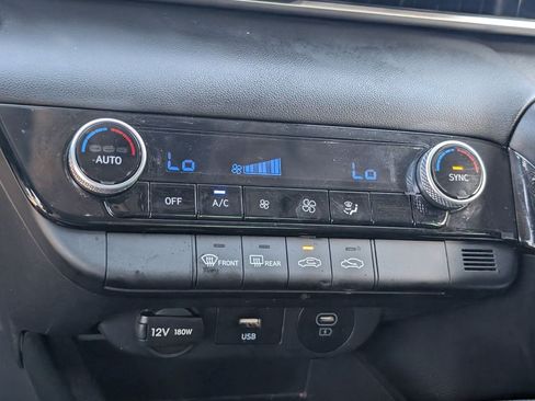 Used 2025 Hyundai Elantra Hybrid FWD image 17