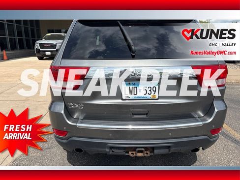 Used 2011 Jeep Grand Cherokee Limited w/ Trailer Tow Group IV AWD/4WD image 2