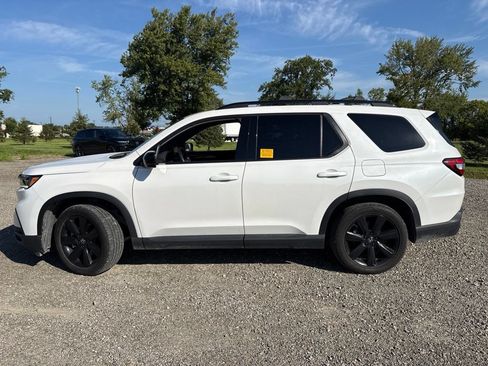 Used 2025 Honda Pilot Black Edition image 10