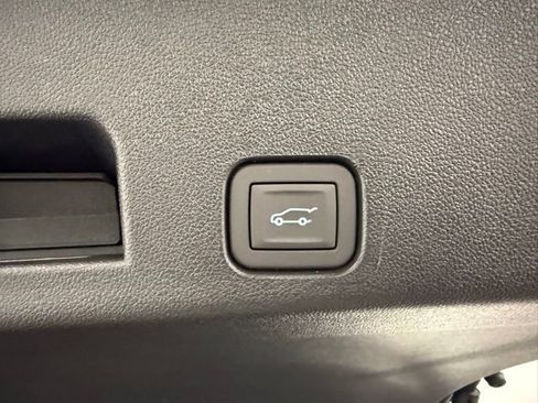 New 2026 Chevrolet Traverse Z71 w/ Enhanced Driving Package AWD/4WD image 9