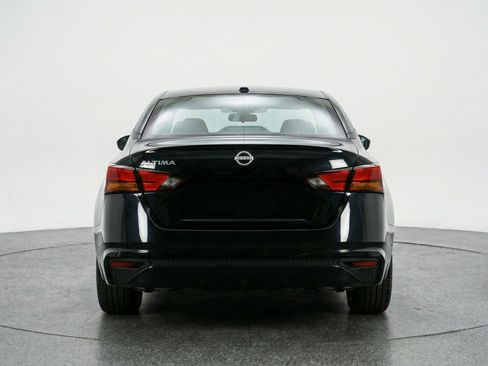 Used 2025 Nissan Altima 2.5 SV FWD image 7