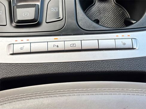 Used 2025 Kia Carnival FWD image 21