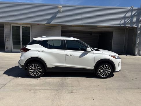 Used 2024 Nissan Kicks SV image 4