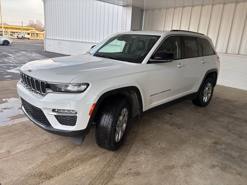 Used 2023 Jeep Grand Cherokee Limited image 3