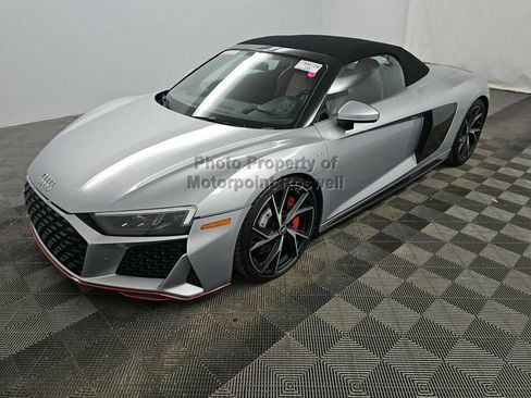 Used 2021 Audi R8 V10 w/ Premium Package RWD image 2