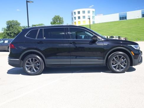 Used 2023 Volkswagen Tiguan SE FWD image 3