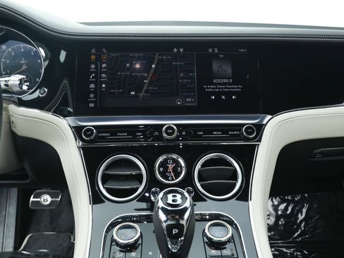 Used 2021 Bentley Continental GT V8 image 29