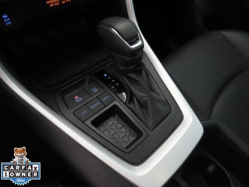 Used 2022 Toyota RAV4 XLE Premium image 17