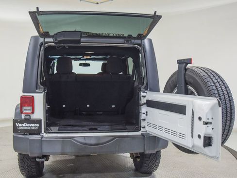 Used 2018 Jeep Wrangler Unlimited Sport S AWD/4WD image 10