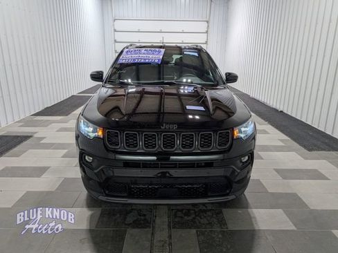 Used 2025 Jeep Compass Latitude w/ Convenience Group AWD/4WD image 6