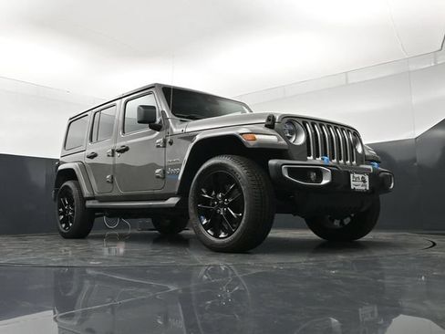 Used 2022 Jeep Wrangler Unlimited Sahara w/ Cold Weather Group AWD/4WD image 22
