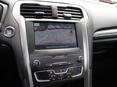 Used 2020 Ford Fusion SE FWD image 26