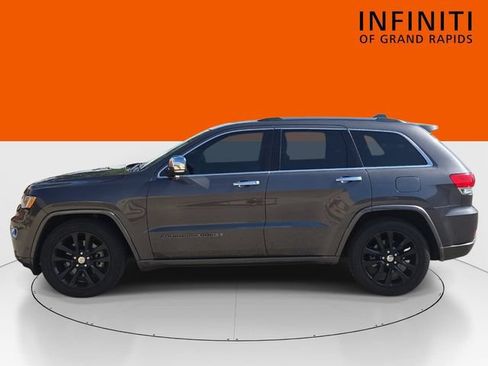 Used 2017 Jeep Grand Cherokee Overland w/ Jeep Active Safety Group AWD/4WD image 8