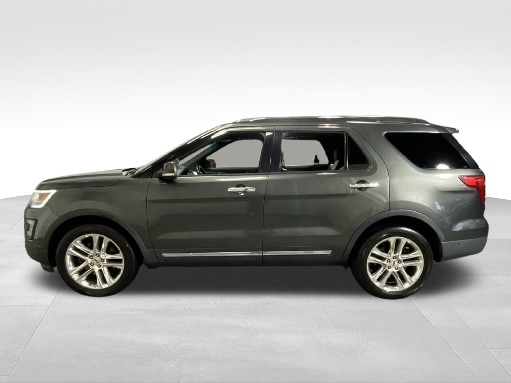 Used 2017 Ford Explorer Limited w/ Equipment Group 301A AWD/4WD image 7