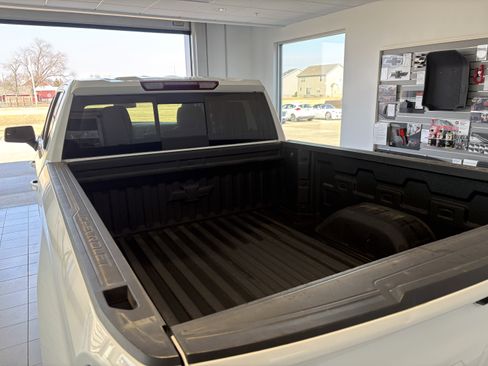 Used 2024 Chevrolet Silverado 1500 LT w/ Z71 Off-Road Package image 4