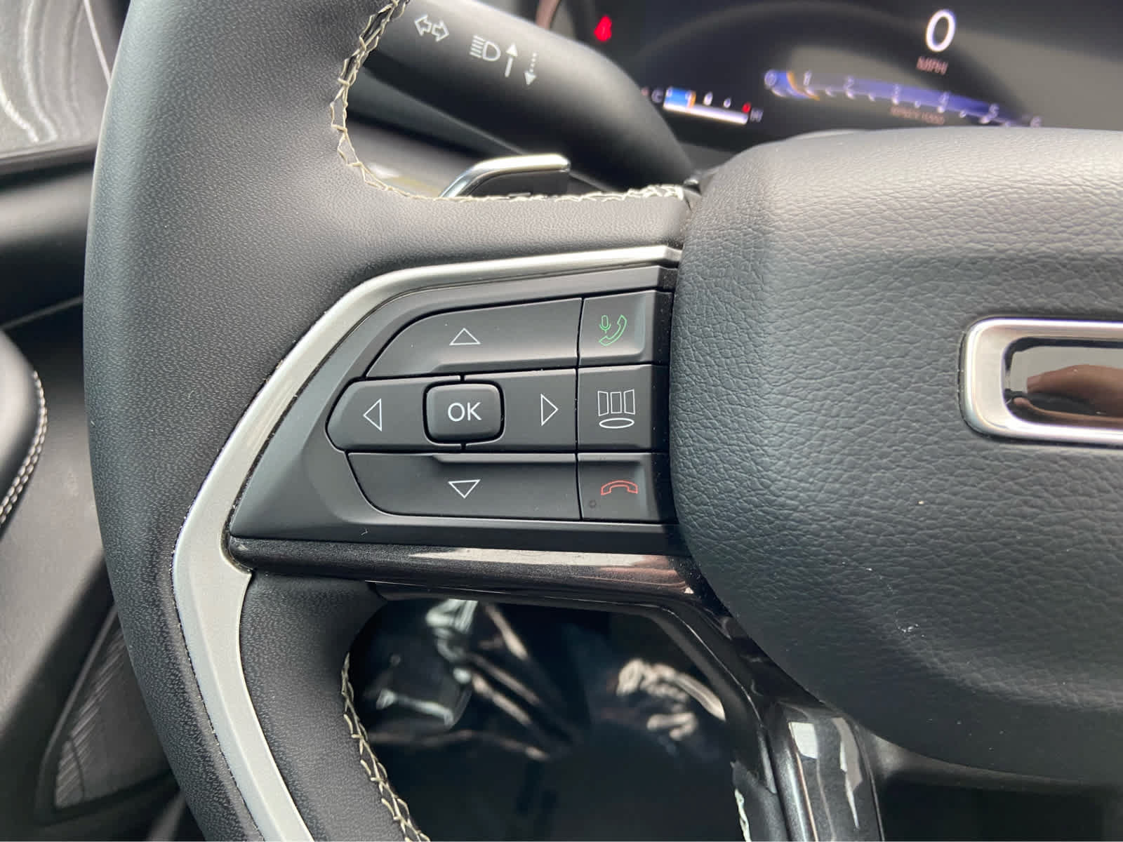 Used 2023 Jeep Grand Cherokee L Laredo AWD/4WD image 28