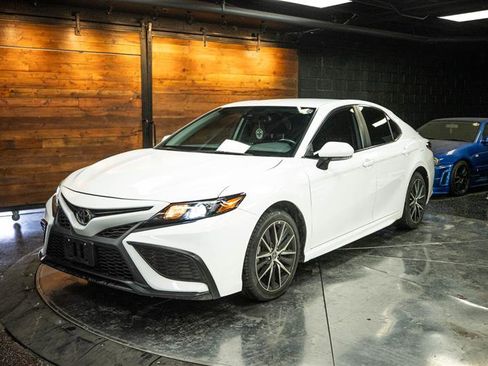 Used 2023 Toyota Camry SE w/ Convenience Package image 2