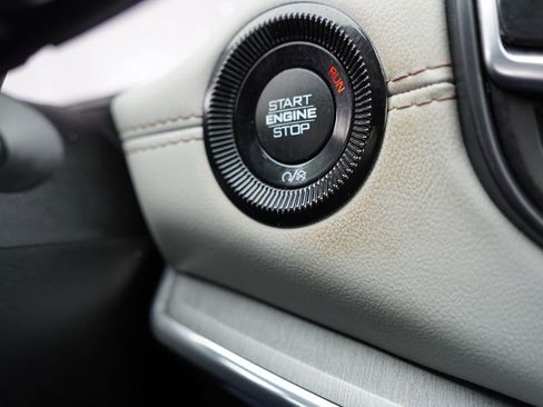 Certified 2022 Jeep Compass Limited image 30