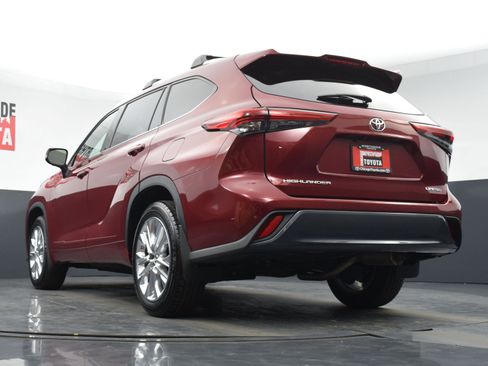 Used 2021 Toyota Highlander Limited image 36