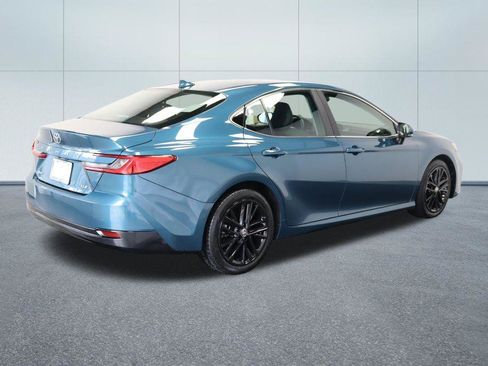 Used 2025 Toyota Camry XLE FWD image 8