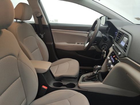 Used 2020 Hyundai Elantra SE FWD image 21