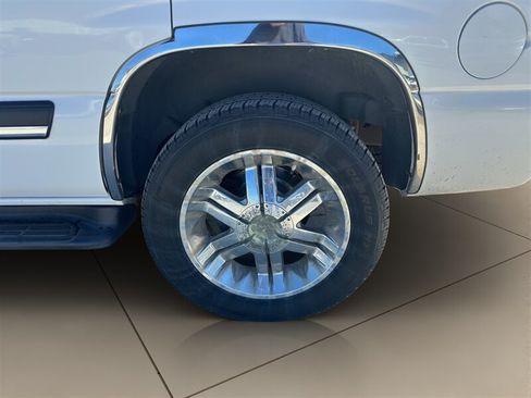 Used 2005 Chevrolet Tahoe LS w/ Preferred Equipment Group AWD/4WD image 34