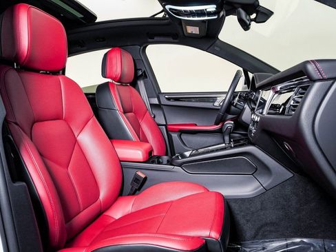Certified 2025 Porsche Macan AWD/4WD image 15