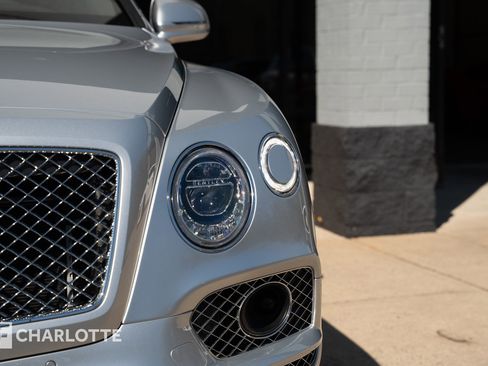 Used 2020 Bentley Bentayga Plug-In Hybrid image 6