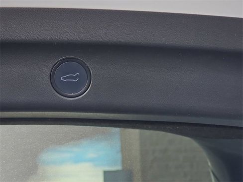 Used 2021 Tesla Model Y Long Range image 16