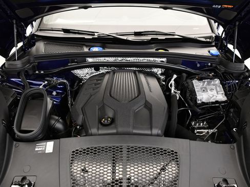Certified 2026 Porsche Macan AWD/4WD image 13
