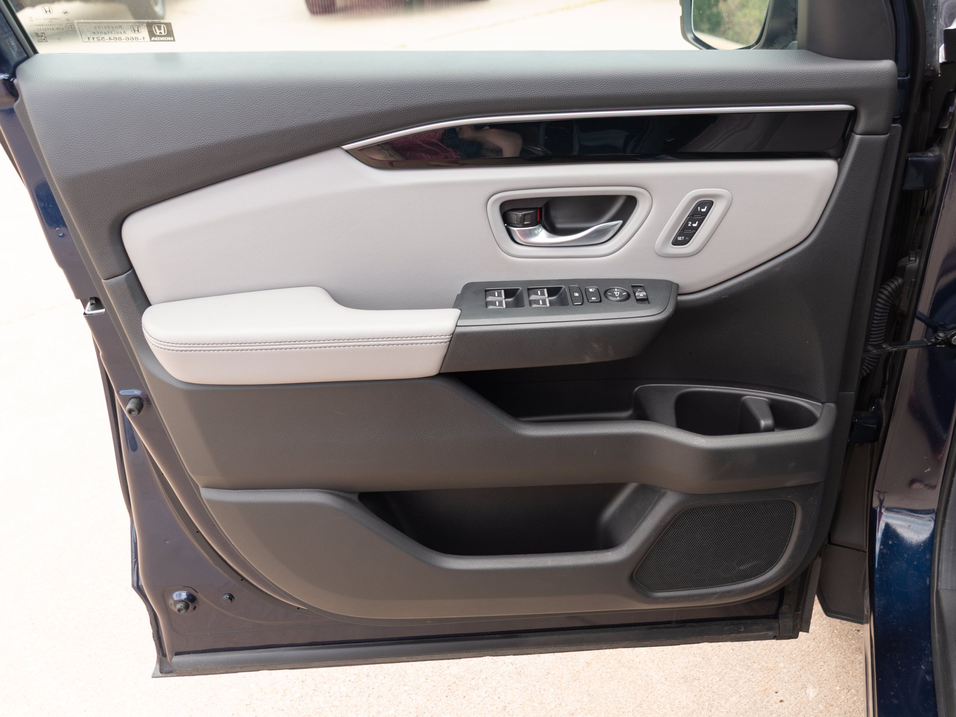 Used 2025 Honda Pilot Touring image 10