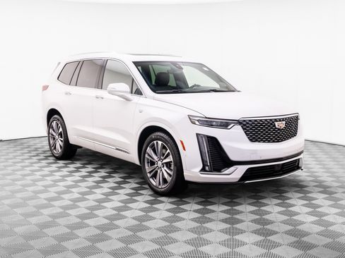 Certified 2025 Cadillac XT6 Premium Luxury w/ Platinum Package AWD/4WD image 9