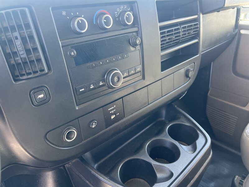 Used 2014 Chevrolet Express 2500 RWD image 18