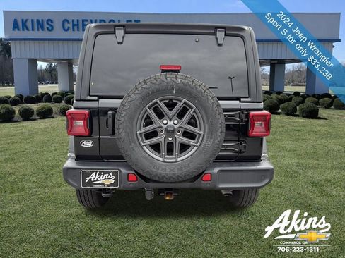 Used 2024 Jeep Wrangler Unlimited Sport AWD/4WD image 6