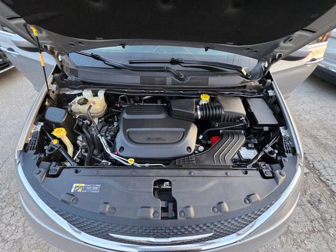 Used 2020 Chrysler Voyager Lxi image 11