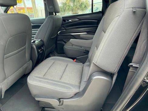Used 2024 Chevrolet Traverse LT FWD image 12