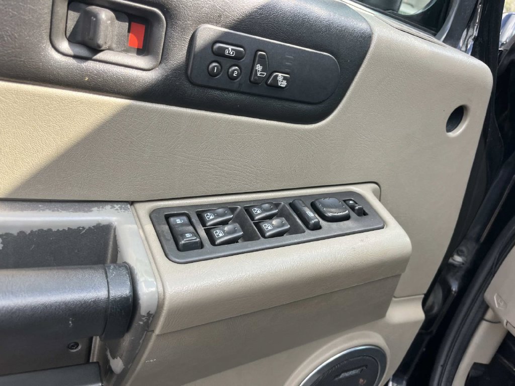 Used 2004 HUMMER H2 w/ Preferred Equipment Group AWD/4WD image 25