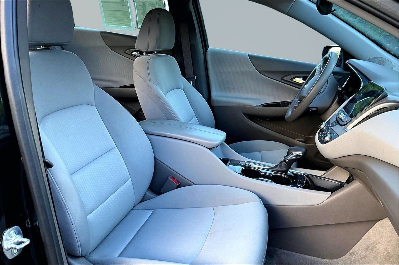 Used 2025 Chevrolet Malibu LT FWD image 21