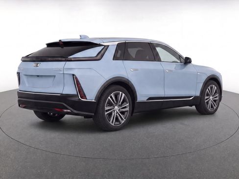 Certified 2024 Cadillac Lyriq Luxury AWD/4WD image 4
