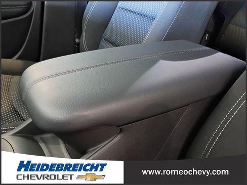 Used 2023 GMC Terrain SLE w/ Driver Convenience Package image 30