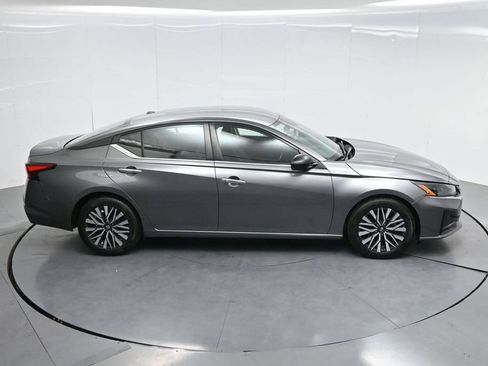 Used 2024 Nissan Altima 2.5 SV FWD image 51