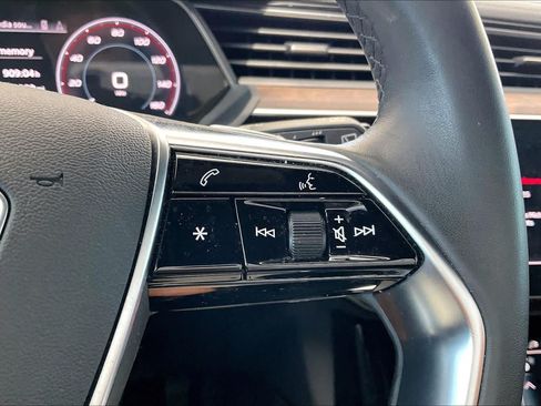 Used 2022 Audi e-tron Premium Plus w/ Premium Plus Package AWD/4WD image 24