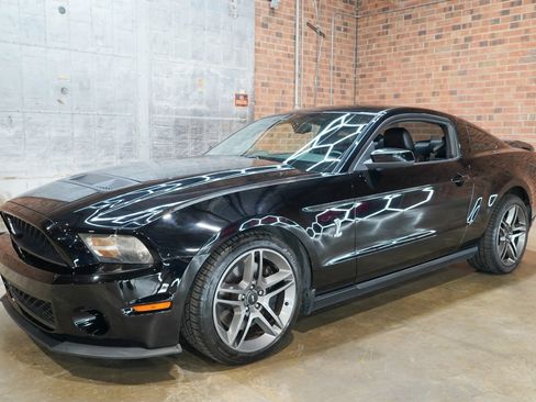 Used 2010 Ford Mustang Shelby GT500 RWD image 6