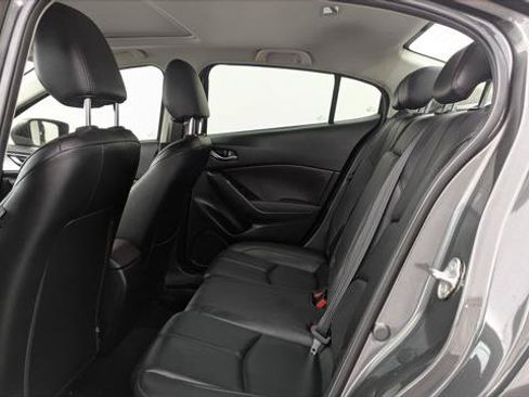 Used 2018 MAZDA MAZDA3 Touring FWD image 17