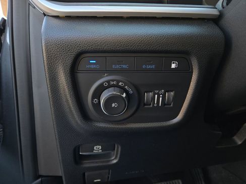 Used 2022 Jeep Grand Cherokee Limited 4xe image 11