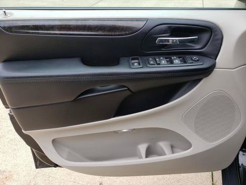 Used 2016 Dodge Grand Caravan SE w/ Quick Order Package 29E SE FWD image 11