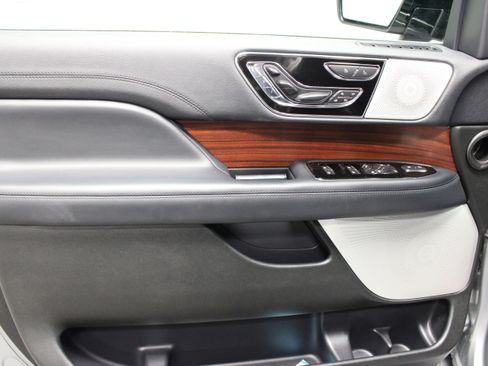 Used 2023 Lincoln Navigator Reserve AWD/4WD image 19