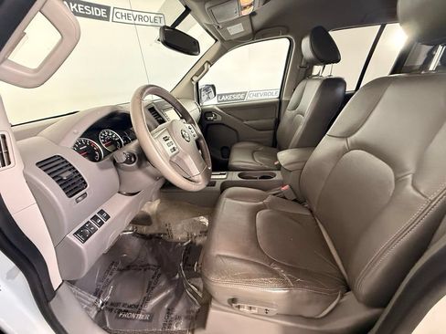 Used 2015 Nissan Frontier SL AWD/4WD image 18