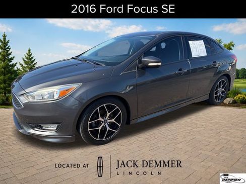Used 2016 Ford Focus SE w/ SE Sport Package FWD image 1