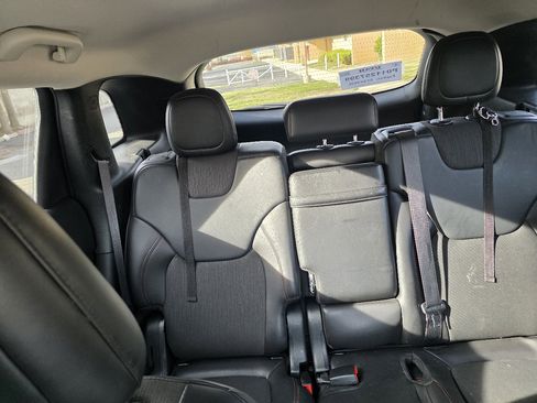 Used 2018 Jeep Cherokee Trailhawk image 21